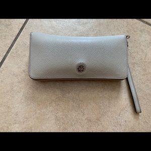Tory Burch Robinson zip continental wallet